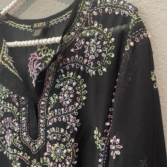 Beach cover up with sequin detail by Betty B - Picture 3 of 6